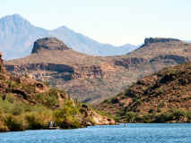 Saguaro_Lake_1.jpg (772061 bytes)